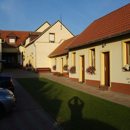 Szuts Panzio Bed & Breakfast Fertőrákos Dış mekan fotoğraf