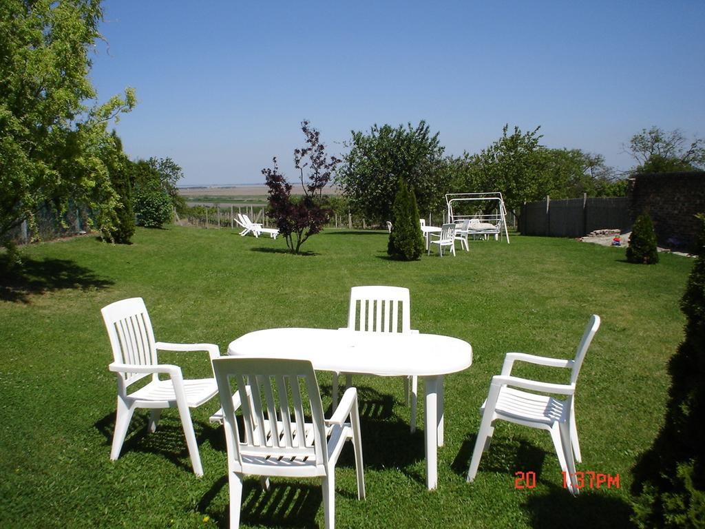 Szuts Panzio Bed & Breakfast Fertőrákos Dış mekan fotoğraf