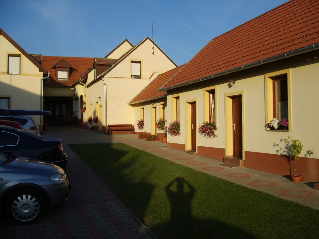 Szuts Panzio Bed & Breakfast Fertőrákos Dış mekan fotoğraf