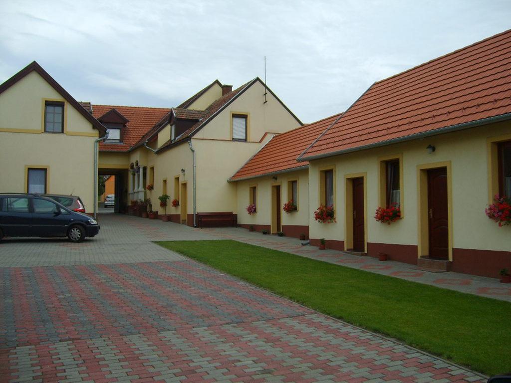Szuts Panzio Bed & Breakfast Fertőrákos Dış mekan fotoğraf