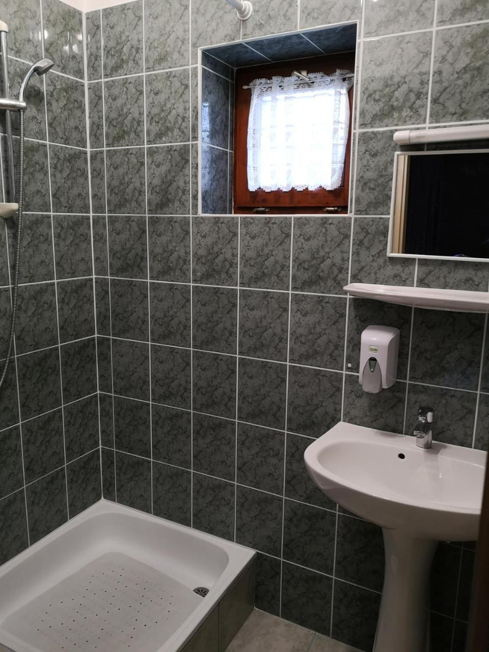 Szuts Panzio Bed & Breakfast Fertőrákos Dış mekan fotoğraf