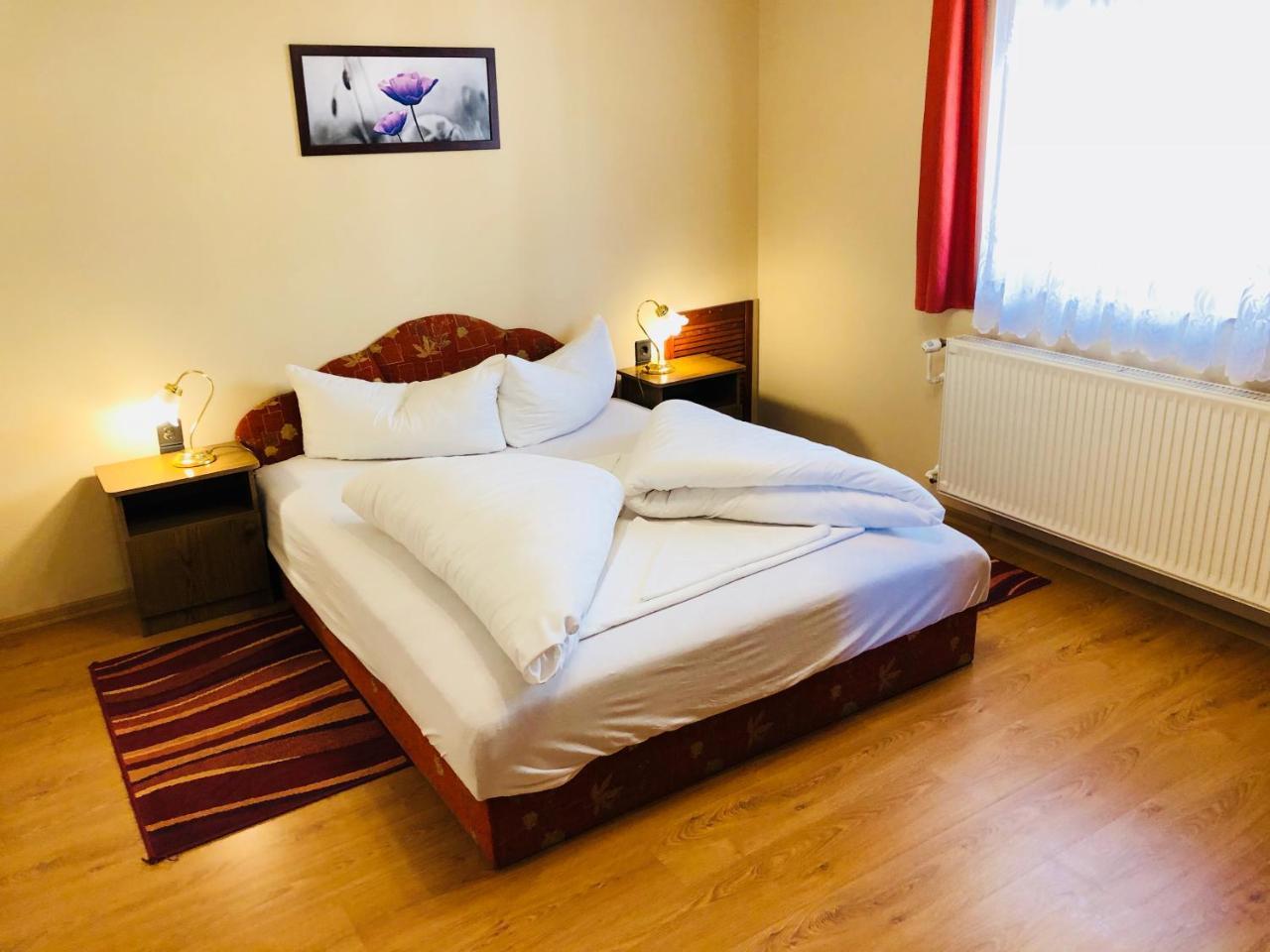 Szuts Panzio Bed & Breakfast Fertőrákos Dış mekan fotoğraf