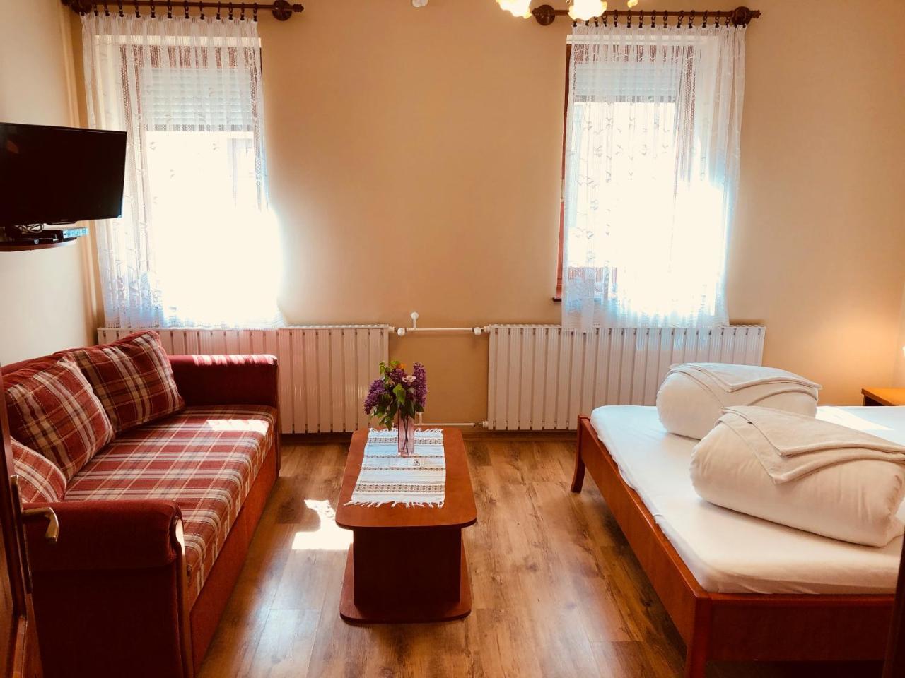 Szuts Panzio Bed & Breakfast Fertőrákos Dış mekan fotoğraf